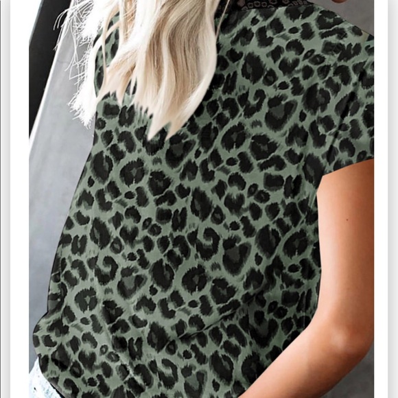1 Left! Light Green Leopard Top w/V-Neck Lace! - Picture 2 of 4